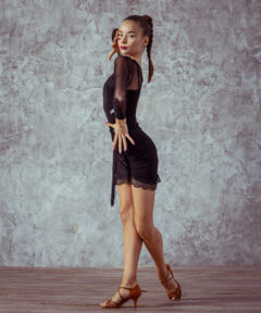 Юбка с кружевом и длинной бахромой