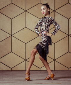 Юбка с бахромой треугольником